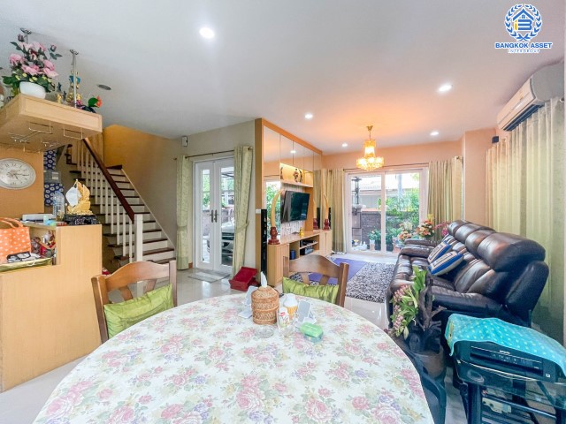 *****บ้านเดี่ยวมือสองย่านกรุงเทพฯ ม.คาซาวิลล์ สุขาภิบาล5 เนื้อที่กว้างขวางเกือบ 51 ตร.ว.  ฟังก์ชัน 3 ห้องนอน 3 ห้องน้ำ ที่จอดรถ 2 คัน แถมเฟอร์นิเจอร์ พร้อมสัญญาณกันขโมยทั้งหลัง เดินทางง่าย ห่างจากจุดขึ้น-ลงทางด่วน "สุขาภิบาล5" เพียง 11 นาทีเท่านั้น